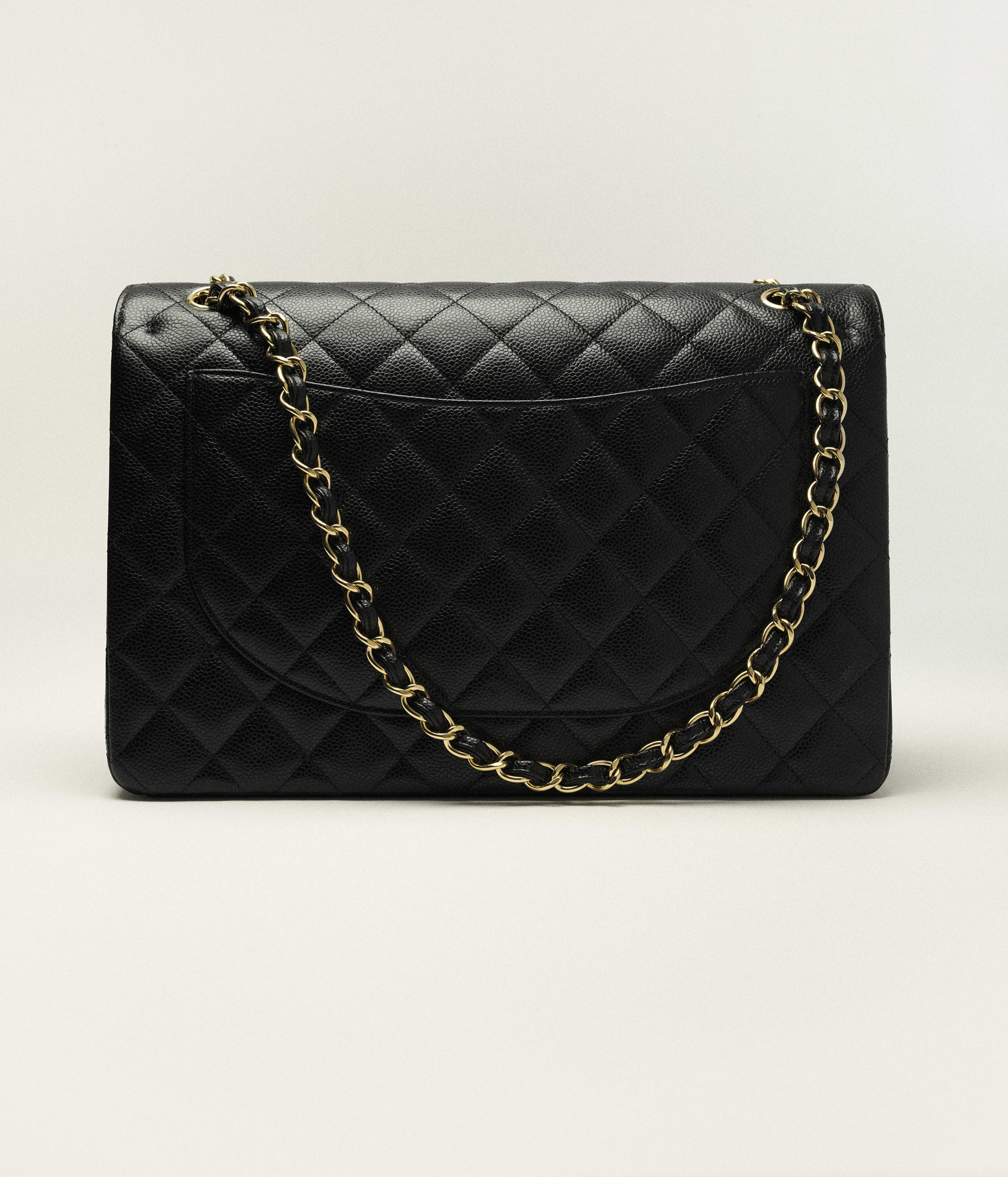 Klassische Maxi-Handtasche - Schwarz - Genarbtes Kalbsleder & goldfarbenes Metall - Ansicht Artistique 4